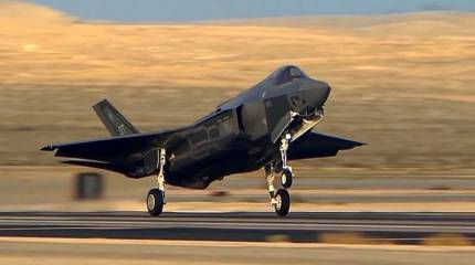 В Неваде продемонстрировали эффектный пилотаж на F-35