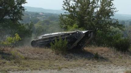 Глава офиса Зеленского опубликовал кадры работы якобы украинского наземного дрона-камикадзе