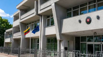 Литва вызовет представителя РФ из-за повреждения здания посольства в Киеве