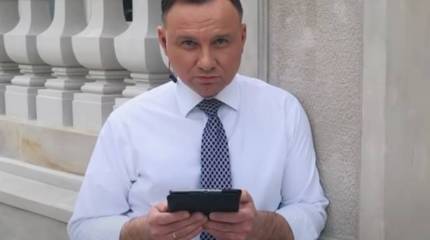 Директора управления канцелярии президента Польши уволили после беседы Дуды с российскими пранкерами