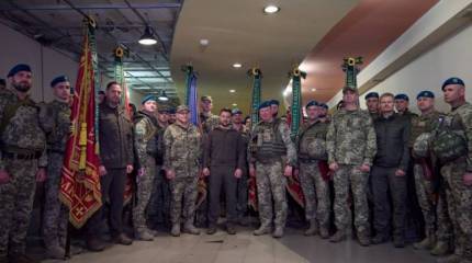 Офис президента Украины заявляет, что Зеленский побывал на позициях ВСУ под Марьинкой