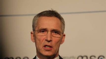 Столтенберг взялся объяснить сербам, почему их бомбило НАТО