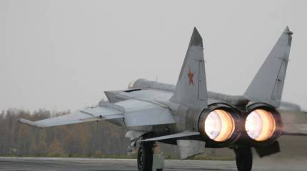 В Сети появилось видео посадки МиГ-31 с оторванным колесом задней стойки шасси