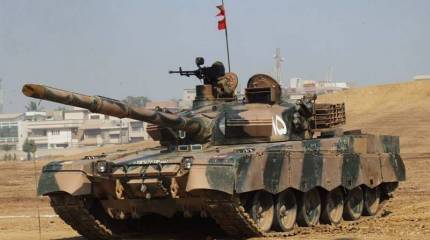 Индия двинула в Кашмир танки Т-72, Пакистан отвечает "Аль-Халидом" и Т-80УД