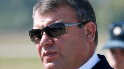 Как Сердюков продвигал "своих"?