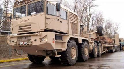 «Минский завод колесных тягачей» представил прототип автопоезда для ВС ОАЭ