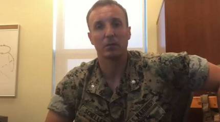 Офицера морской пехоты США сняли с должности за призыв к ответственным за операцию в Афганистане генералам «положить погоны на стол»