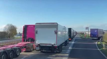 Подготовка логистики: в ФРГ предложили призывать женщин и стариков водителями грузовиков в случае конфликта с Россией