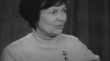 В небе - советские лётчицы: из истории Великой Отечественной войны