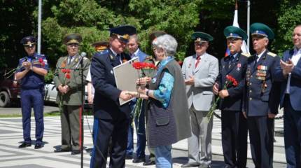 Мама пришла на улицу сына. Павла Буравцева