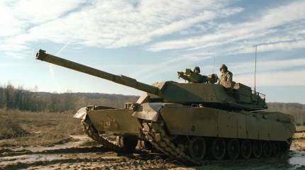 Появились кадры прилёта в зоне спецоперации FPV-дрона по танку Abrams американского производства