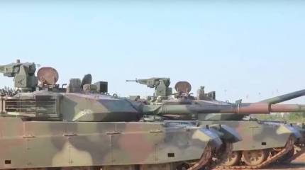 Пакистан принял на вооружение китайский танк VT-4, в Индии сделку раскритиковали
