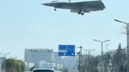 В сети опубликовано новое видео посадки перспективного китайского истребителя шестого поколения J-36