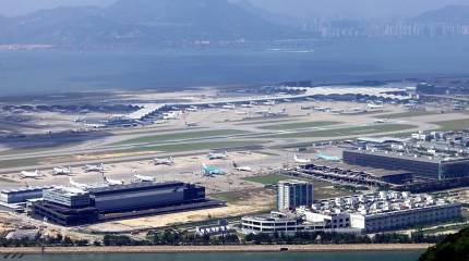 В Гонконге самолёт Boeing 747 выкатился за пределы ВПП в море