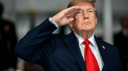 Прибывшего в США китайского лидера встретили Трамп и боевые самолёты
