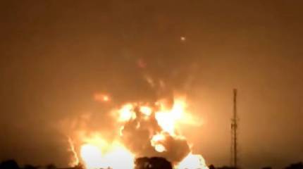 На крупном нефтеперерабатывающем заводе в Индонезии прогремел мощный взрыв