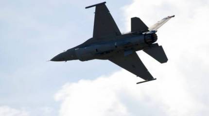 F-16 ВВС США осуществил неконтролируемый сброс подвесных топливных баков и совершил аварийную посадку в Японии