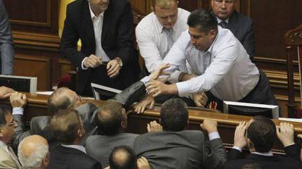 Парламент Украины отказался отменить закон, предоставляющий официальный статус русскому языку в ряде регионов