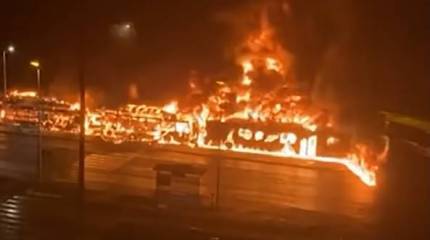 Французская пресса сообщает об ограблении оружейных магазинов и складов и стрельбе из автоматов Калашникова на улицах городов Франции