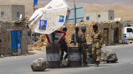 Хуситов обвинили в минировании морских подходов к Суэцкому каналу