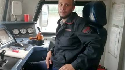 «Оставался на месте до конца»: Погибший в результате подрыва моста в Брянской области машинист спас сотни жизней, успев снизить скорость поезда