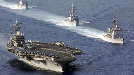 Авианосная группа американских Военно-морских сил маневрирует в Персидском заливе