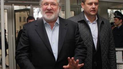 Больше, чем санкции, или Кто может стоять за атакой на "ПриватБанк"?