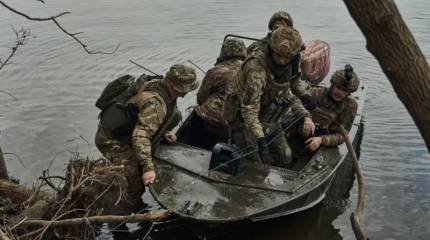 Переправляются через Днепр и зачастую сразу попадают в плен: о ситуации для ВСУ в Крынках
