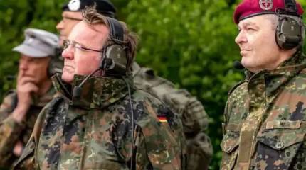 Глава Минобороны ФРГ запросил дополнительное финансирование для военной помощи Украине