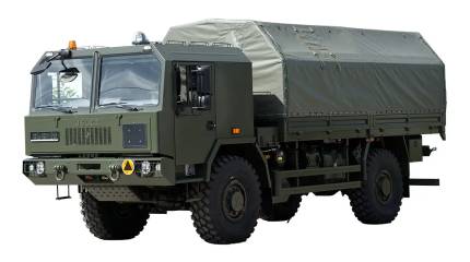 На оборонной выставке в Чехии представили надувной макет польского военного грузовика Jelcz 442.32