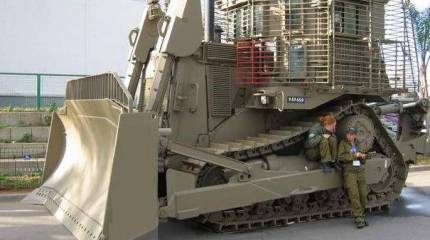 Израильский неуязвимый 60-тонный робот-бульдозер удваивает свои силы