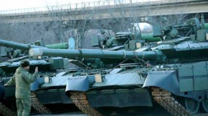 «Несколько десятков машин»: Партия танков Т-80БВМ впервые поступила на вооружение мотострелкового соединения ВВО