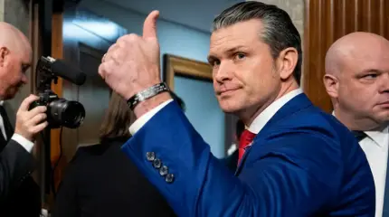 Operacja Epic Fury i Operacja Lojalność, Hegseth usuwa niepożądanych dowódców