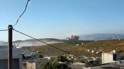 В Сети появилось видео авиаудара ВКС РФ по тренировочному лагерю боевиков в Идлибе