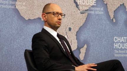 Арсений Яценюк: Украинцам необходимо утеплять дома и менять системы отопления