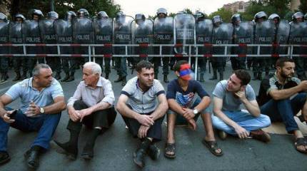 Заокеанская рука «электрического протеста»?