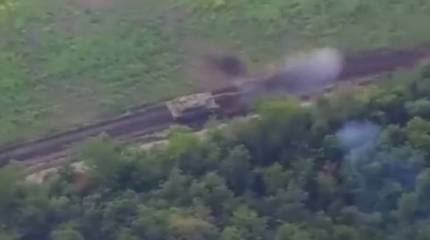 В немецкой прессе появились снятые в июне кадры боя танка Leopard 2 против Т-72 ВС РФ