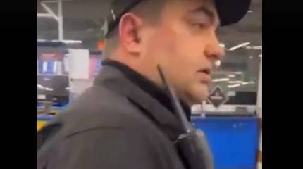 В Харькове охранник супермаркета посоветовал агрессивной украинской журналистке снять кастрюлю с головы