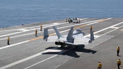 Истребители F/A-18 Super Hornet продемонстрировали ВМС Индии способность взлетать с палубы авианосца с повышенной нагрузкой