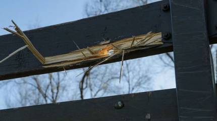 Несколько щепок и разбитое стекло грузовика ВСУ назвали результатом попадания ПТУР