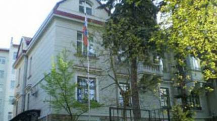 Украинские националисты во Львове поздравили россиян "с началом революции": вытерли ноги о флаги ЕР