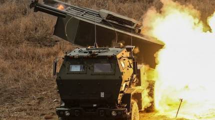 Украинские военные ведут огонь из РСЗО HIMARS с оживленной трассы, даже не перекрыв гражданское движение