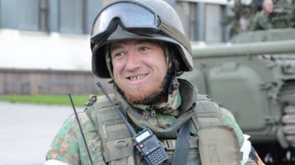 «Он останется в нашей памяти»: В ДНР почтили память легендарного командира батальона «Спарта» Моторолы