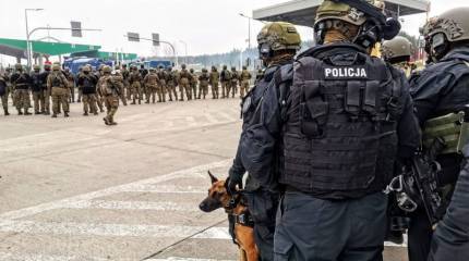 У границ России неспокойно: польско-белорусский миграционный кризис и новый виток армяно-азербайджанского конфликта