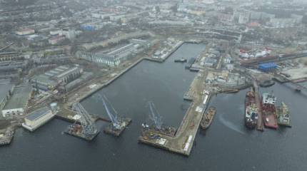 На 35-м СРЗ в Мурманске началась операция по вводу авианесущего крейсера «Адмирал Кузнецов» в сухой док