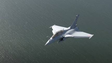 Загрузка истребителей Rafale при взлёте с индийских авианосцев
