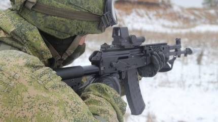 Первая партия автоматов АК-12 поступила на вооружение разведчиков ВВО