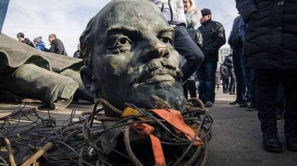 Настучи на памятник. На Украине создали сайт для борьбы с "тоталитарным наследством"