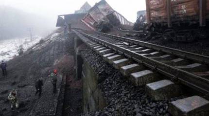 В Луганской области от взрыва сошел с рельсов товарный поезд с углём