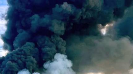 В Днепропетровске продолжают взрываться ёмкости с ГСМ, дым виден и в Запорожье